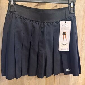 NEW w/ Tags ALO Yoga Black Varsity Tennis Skirt
Size: XS